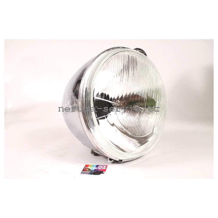 Hlavní reflektor chromovaný.